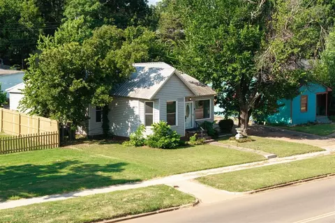 915 E Noble Ave, Guthrie, OK 73044