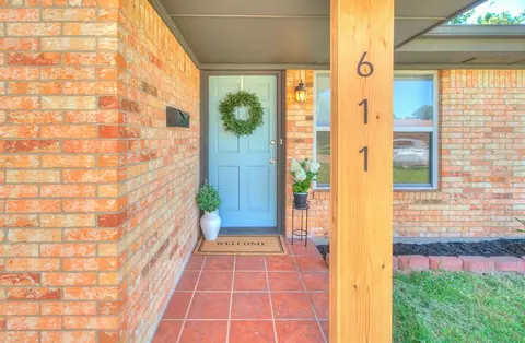 611 Spruce Dr, Yukon, OK 73099