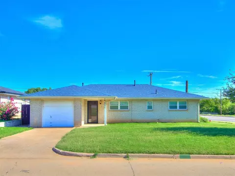 9937 Harmony Dr, Midwest City, OK 73130