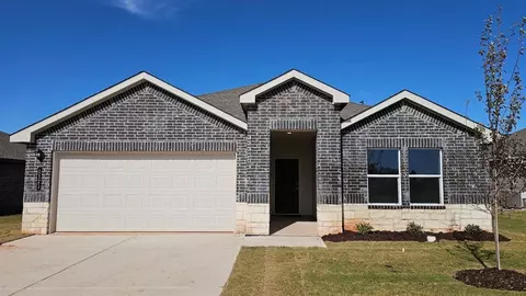 1121 E Stetson Ln, Mustang, OK 73064