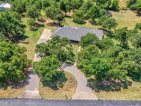 12551 Glenway Cir, Edmond, OK 73034