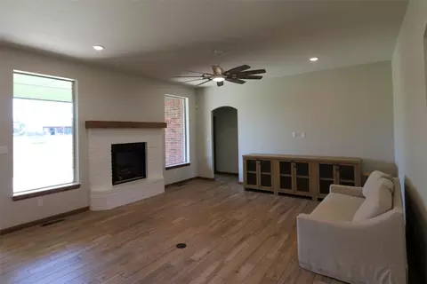 1204 Whispering Meadows Ln, Tuttle, OK 73089 photo 4