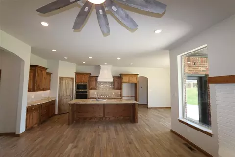 1204 Whispering Meadows Ln, Tuttle, OK 73089 photo 2