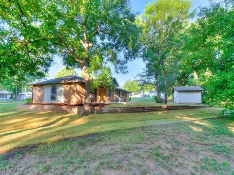 Exterior - 707 E Oak St, Noble, OK 73068 photo 1 of 2