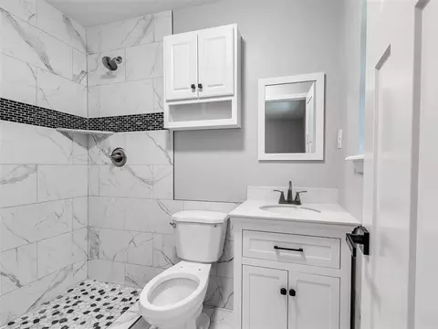 Bath - 707 E Oak St, Noble, OK 73068 photo 2 of 4