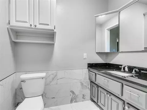 Bath - 707 E Oak St, Noble, OK 73068 photo 3 of 4
