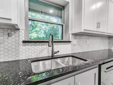 Kitchen - 707 E Oak St, Noble, OK 73068 photo 3 of 4