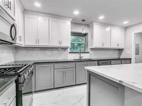 Kitchen - 707 E Oak St, Noble, OK 73068 photo 4 of 4