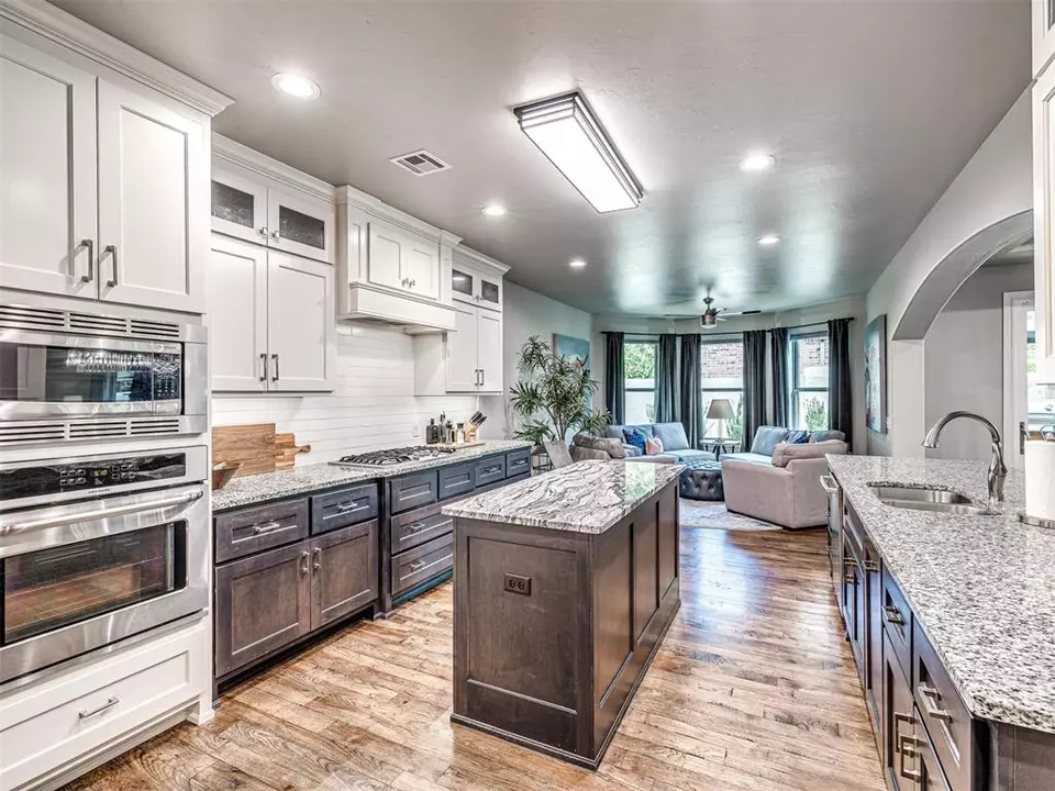 1065 Villas Creek Dr, Edmond, OK 73003 photo 25