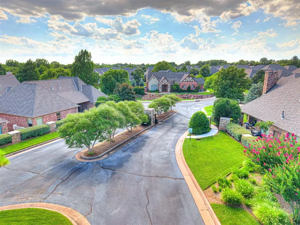  1065 Villas Creek Dr, Edmond, OK 73003 photo 4