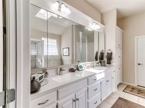 Bath - 3608 Gullane Dr, Norman, OK 73072 photo 2 of 7