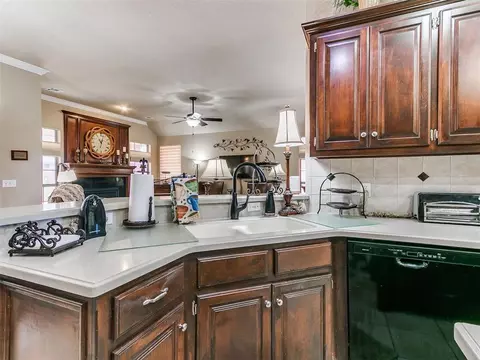 Kitchen - 3608 Gullane Dr, Norman, OK 73072 photo 5 of 6