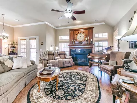 Living - 3608 Gullane Dr, Norman, OK 73072 photo 3 of 4