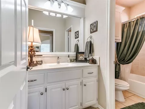 Bath - 3608 Gullane Dr, Norman, OK 73072 photo 6 of 7