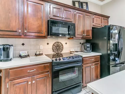 Kitchen - 3608 Gullane Dr, Norman, OK 73072 photo 4 of 6