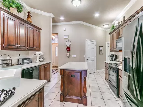 Kitchen - 3608 Gullane Dr, Norman, OK 73072 photo 2 of 6