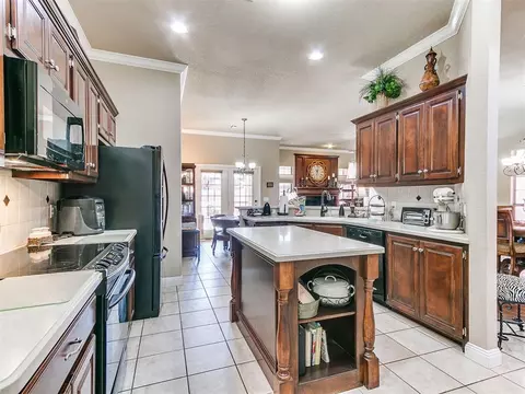 Kitchen - 3608 Gullane Dr, Norman, OK 73072 photo 3 of 6