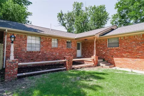 5616 NW 62nd St, Warr Acres, OK 73122