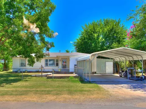 702 E Washington St, Tecumseh, OK 74873