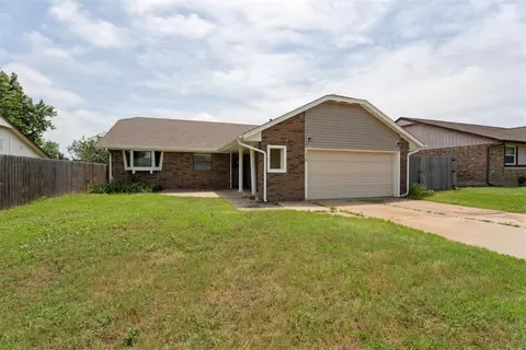 1616 SE 7th St, Moore, OK 73160