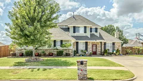 17001 Gladstone Ln, Edmond, OK 73012