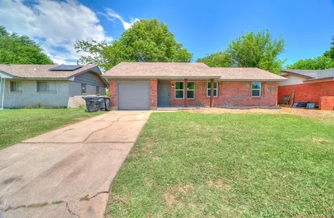 963 SW 4th Pl, Moore, OK 73160