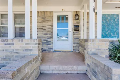 1310 Sherry Ln, Shawnee, OK 74801