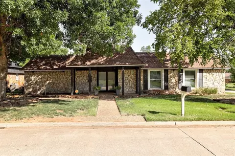 8917 N Kensington Rd, Oklahoma City, OK 73132