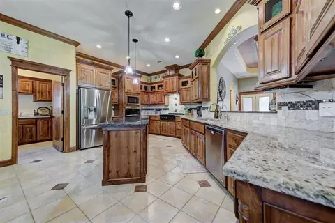 Kitchen - 4220 Caribou St, Tuttle, OK 73089 photo 3 of 6