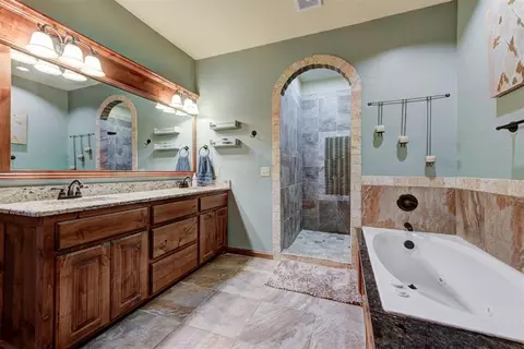Bath - 4220 Caribou St, Tuttle, OK 73089 photo 2 of 8