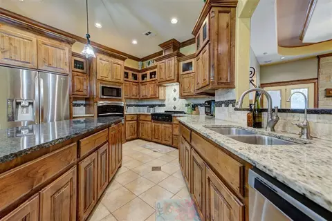 Kitchen - 4220 Caribou St, Tuttle, OK 73089 photo 6 of 6