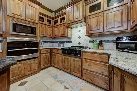 Kitchen - 4220 Caribou St, Tuttle, OK 73089 photo 5 of 6