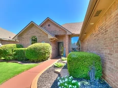 Exterior - 540 Elder Ln, Mustang, OK 73064 photo 3 of 8
