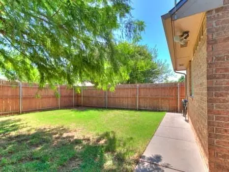 Exterior - 540 Elder Ln, Mustang, OK 73064 photo 7 of 8