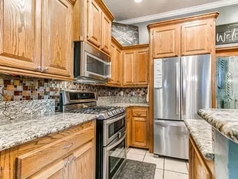 Kitchen - 540 Elder Ln, Mustang, OK 73064 photo 3 of 4