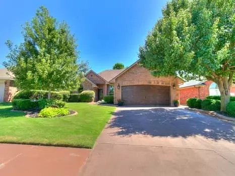 Exterior - 540 Elder Ln, Mustang, OK 73064 photo 2 of 8