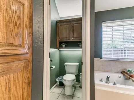 Bath - 540 Elder Ln, Mustang, OK 73064 photo 7 of 8