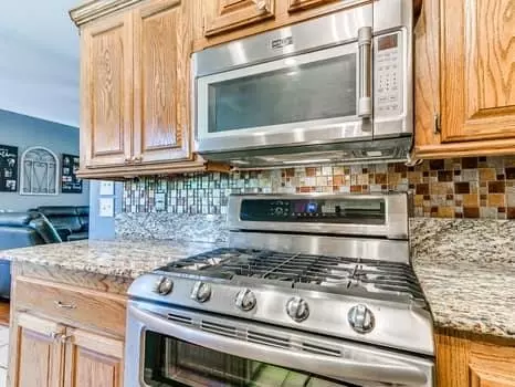 Kitchen - 540 Elder Ln, Mustang, OK 73064 photo 4 of 4