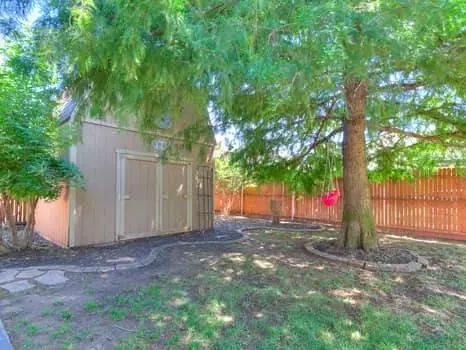 Exterior - 540 Elder Ln, Mustang, OK 73064 photo 5 of 8