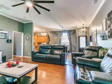 Living - 540 Elder Ln, Mustang, OK 73064 photo 2 of 3