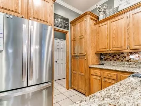Kitchen - 540 Elder Ln, Mustang, OK 73064 photo 2 of 4