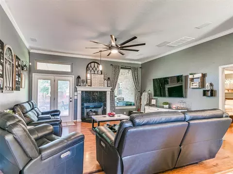 Living - 540 Elder Ln, Mustang, OK 73064 photo 3 of 3