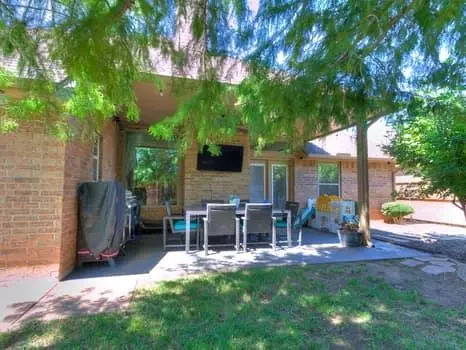Exterior - 540 Elder Ln, Mustang, OK 73064 photo 6 of 8