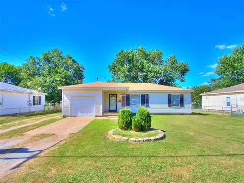707 E Washington St, Tecumseh, OK 74873 photo 2