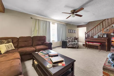 Living - 519 S Oak Ave, Erick, OK 73645 photo 2 of 2