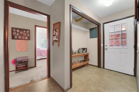 Entry Way - 519 S Oak Ave, Erick, OK 73645 photo 1 of 3