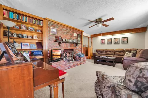 Living - 519 S Oak Ave, Erick, OK 73645 photo 1 of 2