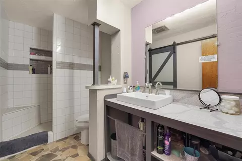 Bath - 519 S Oak Ave, Erick, OK 73645 photo 1 of 3