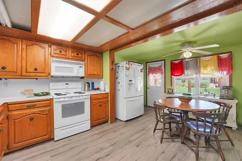 Kitchen - 519 S Oak Ave, Erick, OK 73645 photo 1 of 3