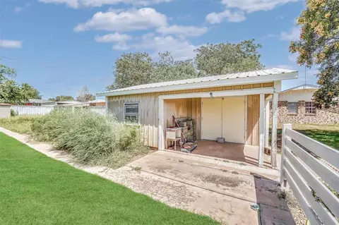 Exterior - 519 S Oak Ave, Erick, OK 73645 photo 6 of 9